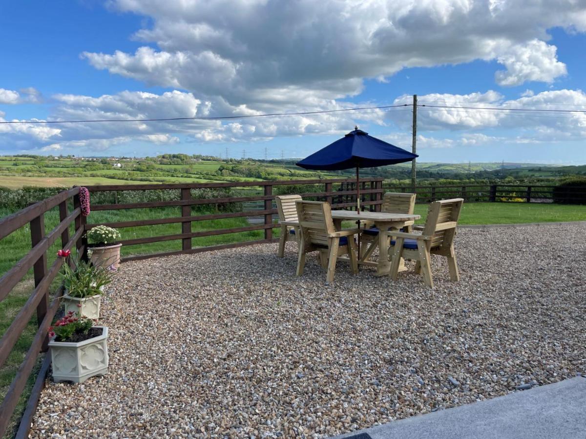 Sunny Bank- Countryside Escape With Private Hot Tub And Countryside Views Villa Carmarthen Exterior foto