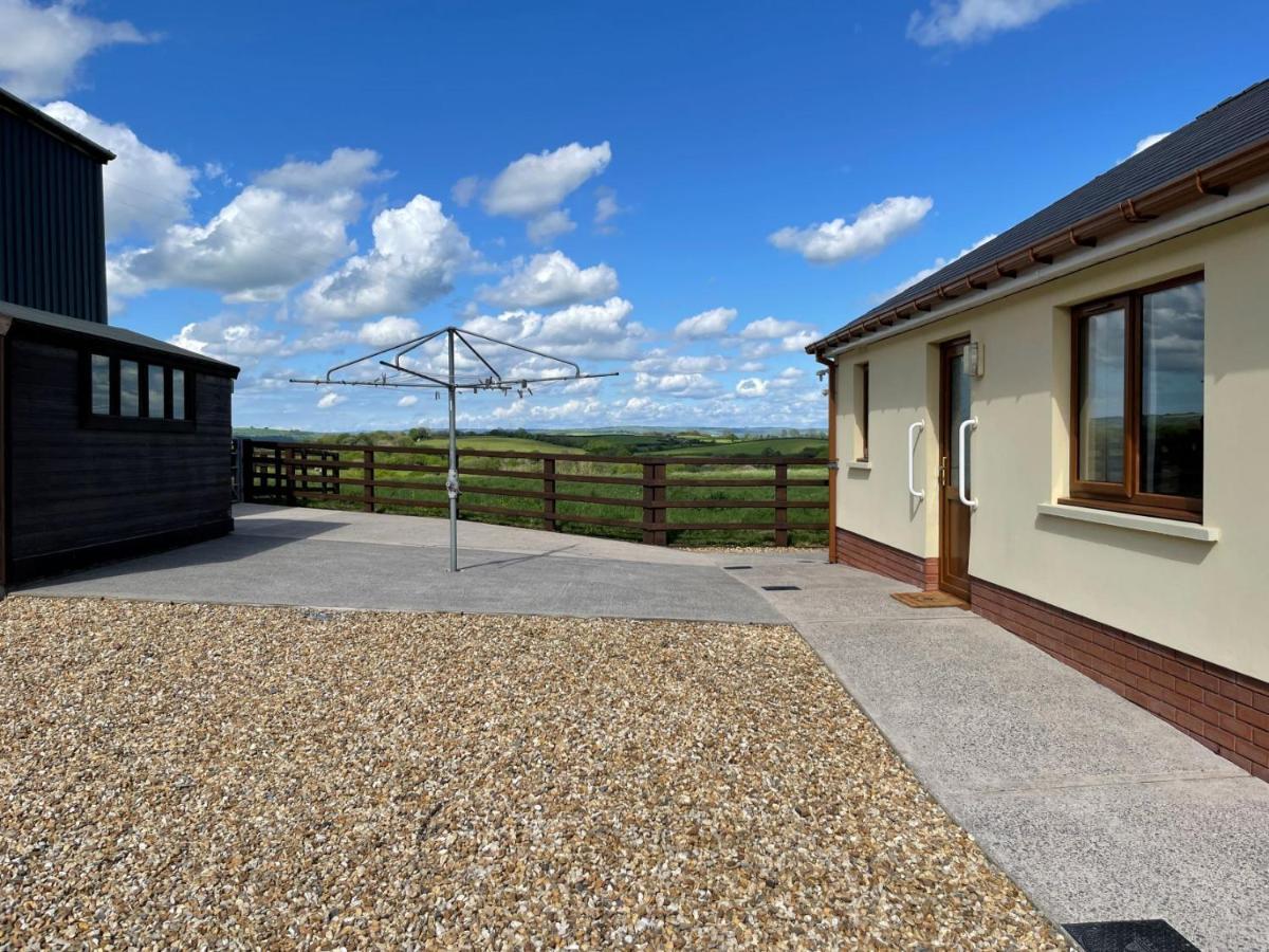 Sunny Bank- Countryside Escape With Private Hot Tub And Countryside Views Villa Carmarthen Exterior foto