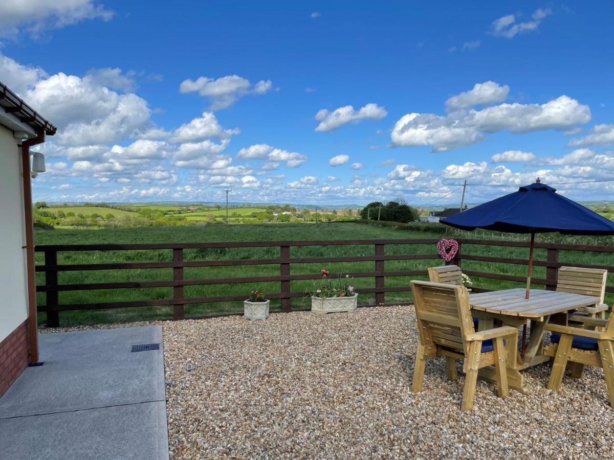 Sunny Bank- Countryside Escape With Private Hot Tub And Countryside Views Villa Carmarthen Exterior foto