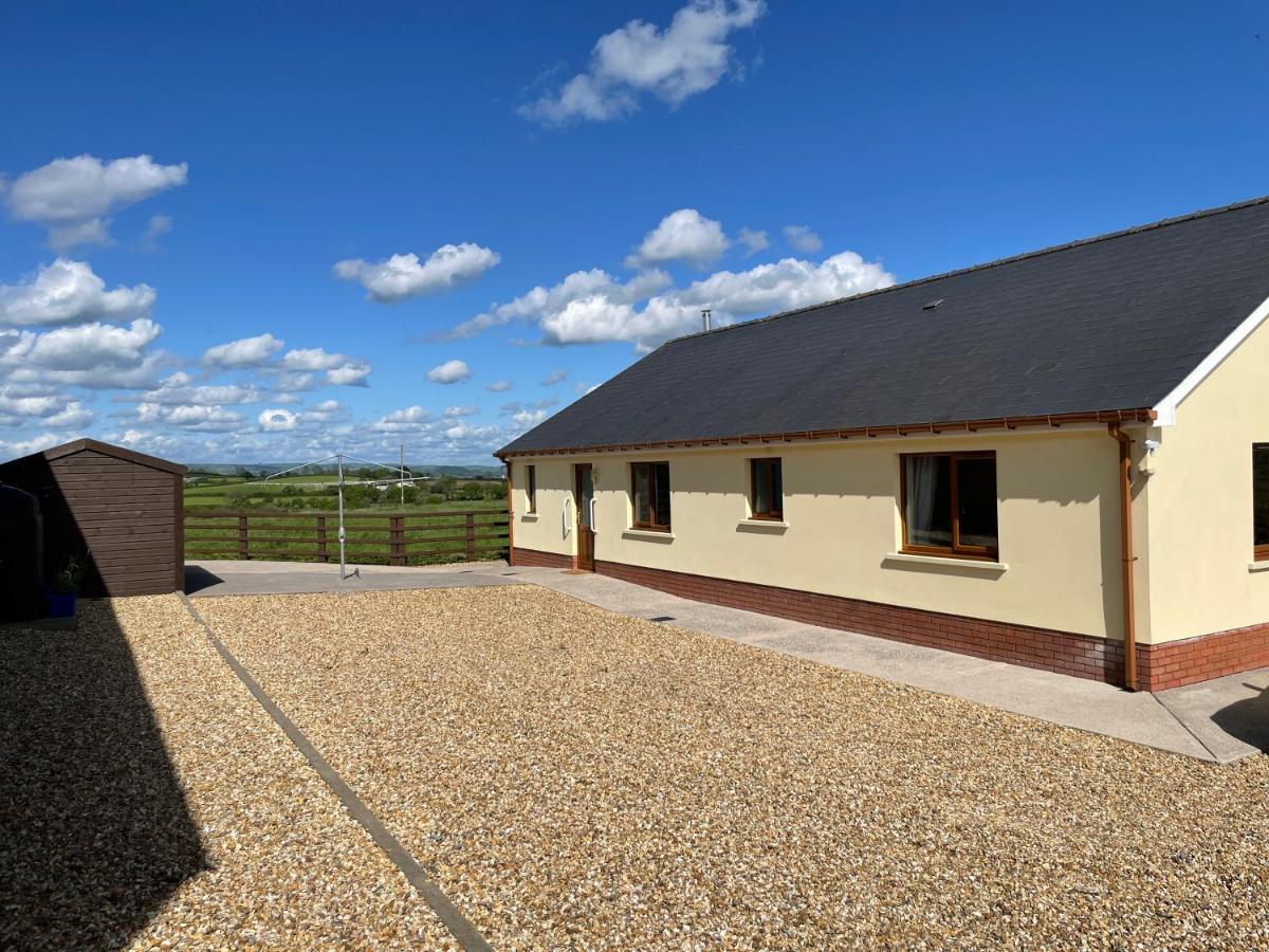 Sunny Bank- Countryside Escape With Private Hot Tub And Countryside Views Villa Carmarthen Exterior foto